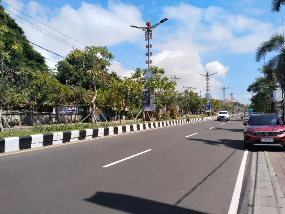 Dijual / Disewakan Tanah Berisi Bangunan Cocok untuk Komersial
