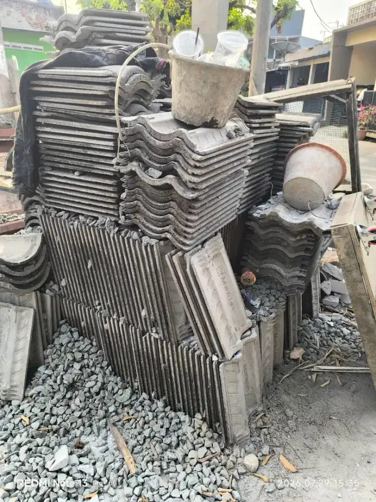 Genteng beton monier bekas