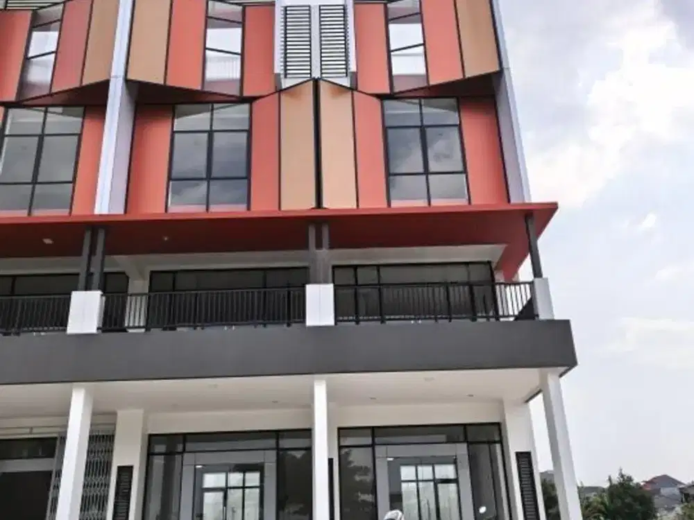 Ruko Summarecon Crown, Baru, 3lantai, Strategis, Jalan Utama, Hadap Timur