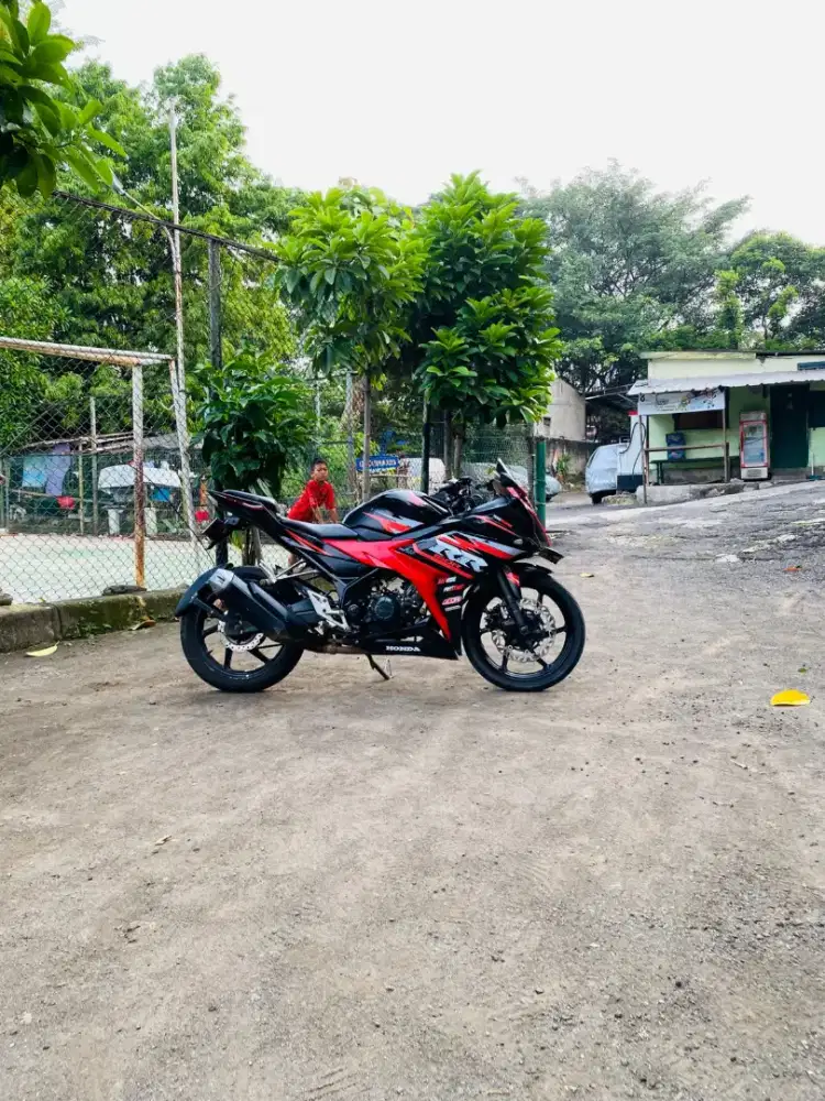 Honda CBR 150R facelift pgm_fi Tahun 2019