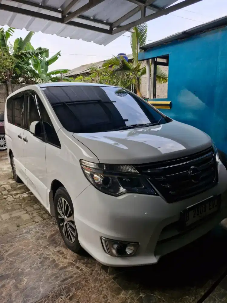 Mobil Nissan Serena 2.0 Highway Star AT