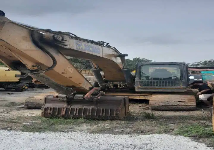 XCMG EXCAVATOR XE215C TAHUN 2022