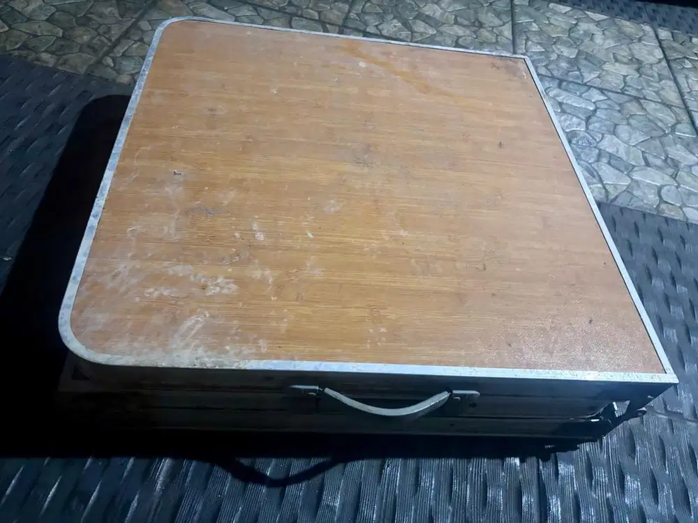 Meja lipat portable