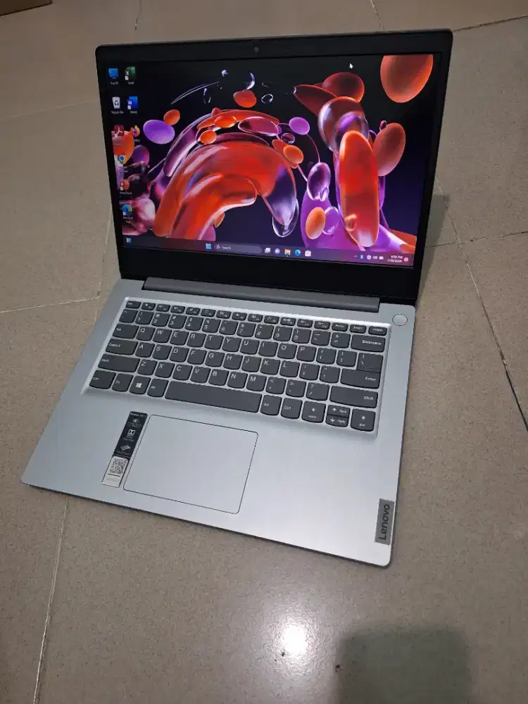 Bismillah dijual laptop lenovo slim3 core i3gen10 siap pakai