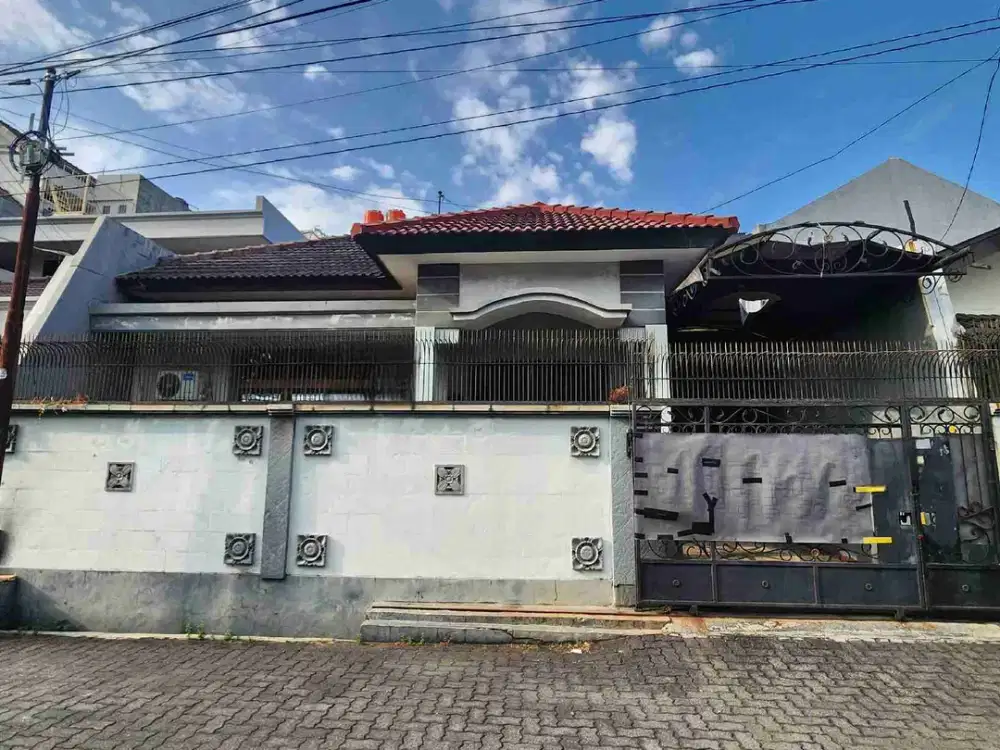 Rumah Tengah Kota di Brumbungan Semarang Tengah