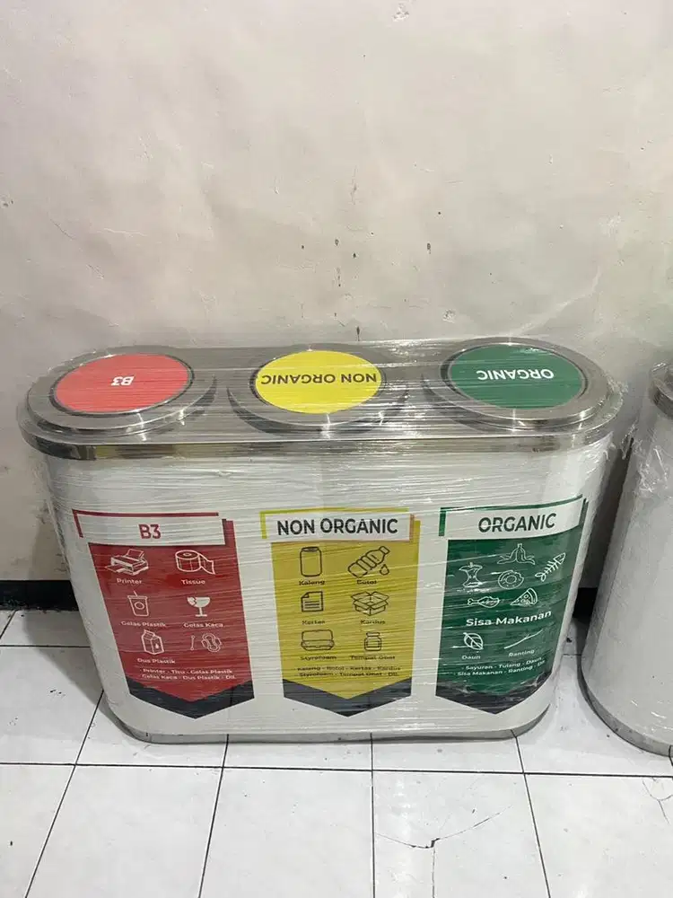 TEMPAT SAMPAH STAINLIS