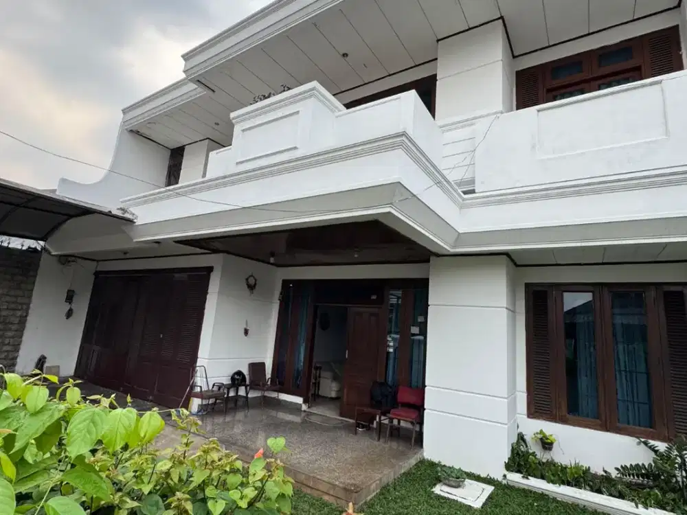 Rumah Asri Dan Eklusive Dikawasan Pemukiman Pondok Pinang Selangkah Ke Pondok Indah Dan dekat Ke MRT Lebak Bulus juga dekat ke Tol TB Simatupang .dan