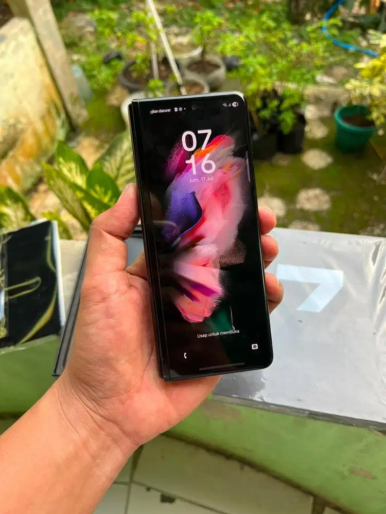Samsung Galaxy Z Fold 3