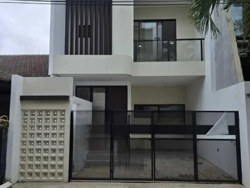 Rumah Bangunan Baru, Rapi, Murah, Strategis di Kelapa Gading
