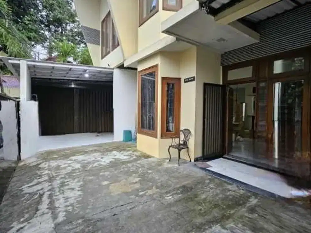 Murah, Rumah Hunian 2Lt, Hoek, bisa Utk Kantor, Strategis