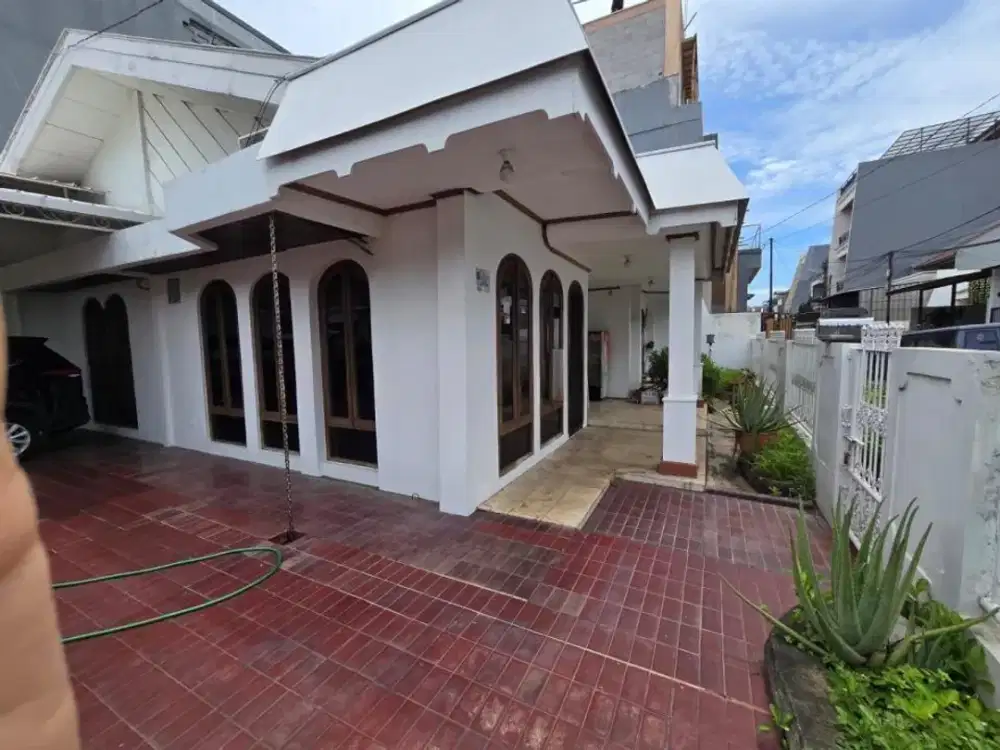 Rumah Hook, Jln 3 Mobil, Hadap.selatan Barat
