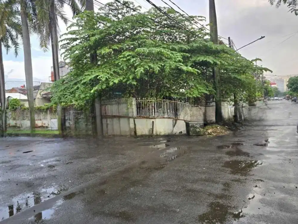 Rumah Hoek, Lebar Jalan 3Mobil, Selatan & Barat
