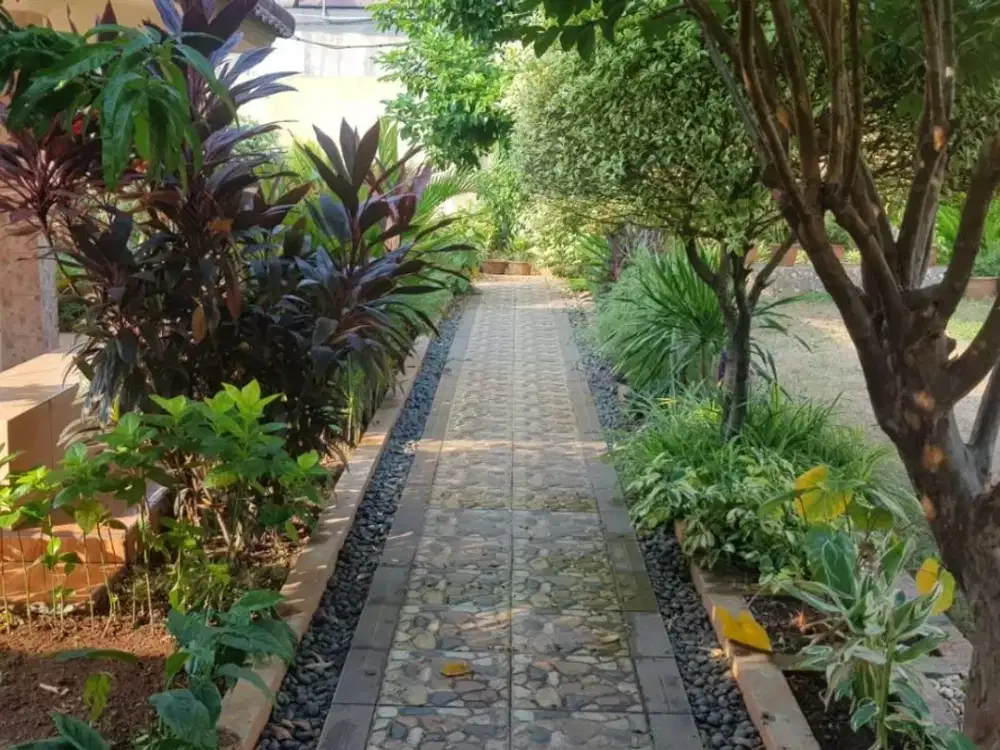 Rumah dengan sisa tanah super luas di Sudimara pinang deket Bintaro dan Graha Raya