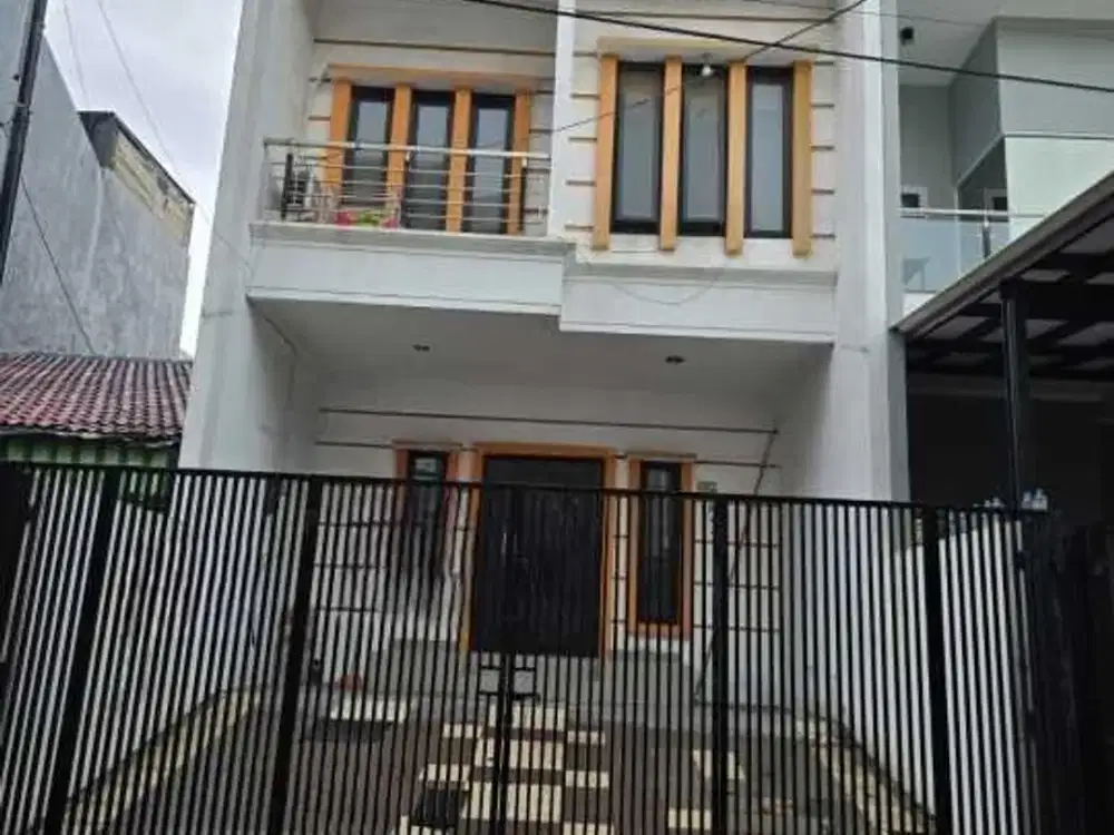 Jual Cepat, Rumah, 3 Lt, 6 Kt, Strategis