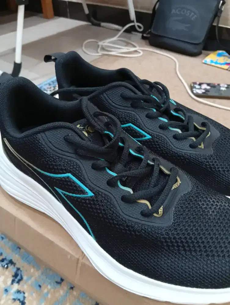 DIJUAL SEPATU DIADORA
