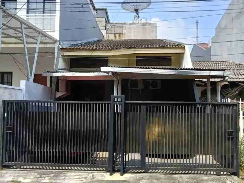 Rumah 1,5 lantai row jalan 2 mobil dijual lingkungan tenang Gading Indah Kelapa Gading Jakarta Utara