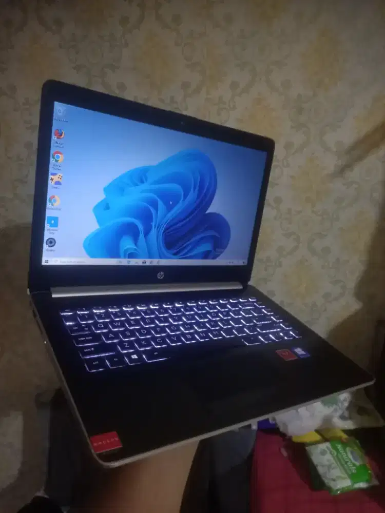 Hp 14s amd E2 -9000 ram 4gb DDR4 ssd 128gb no minus