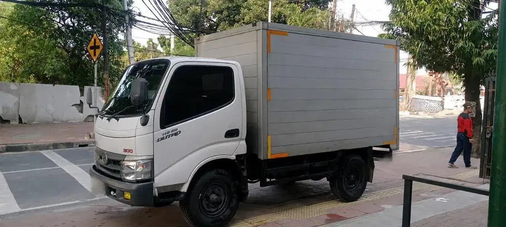 Hino Dutro 110 SD
