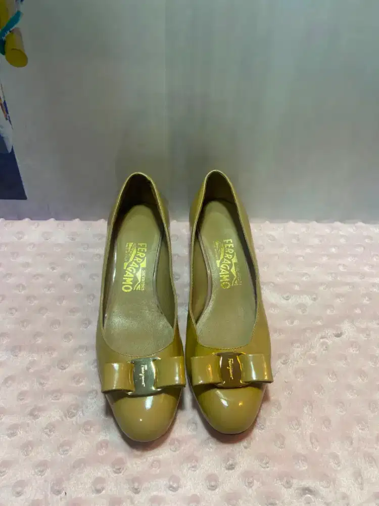 Salfator Feragamo size 37