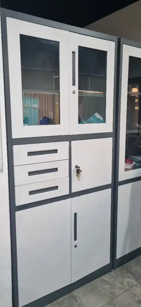 Lemari besi arsip 2 pintu