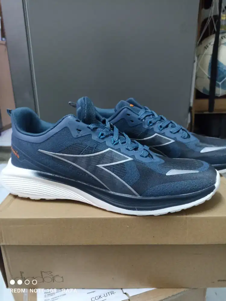 Sepatu running Diadora original no 43