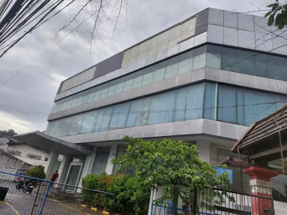 Gedung Di Jalan Gunung Sahari Ancol