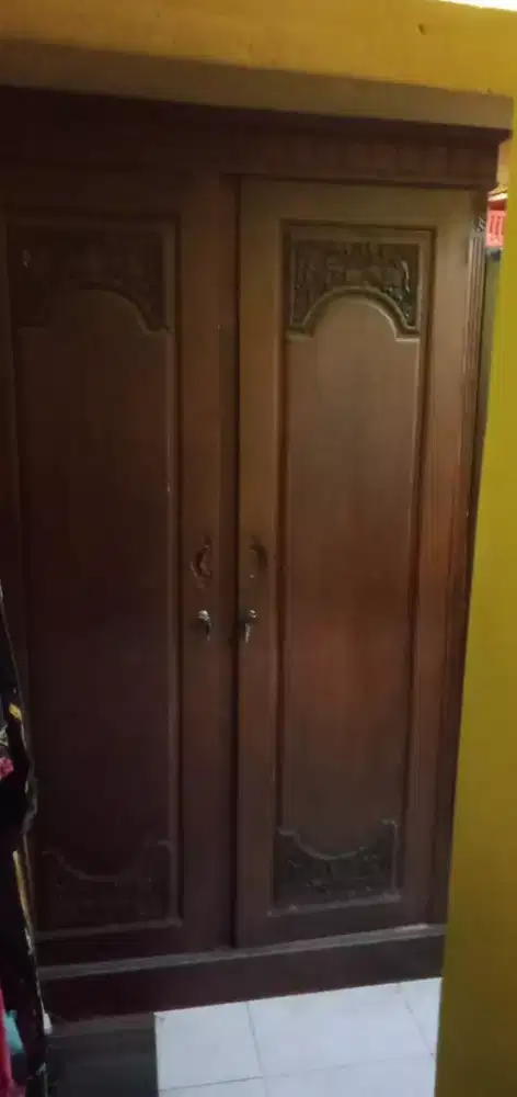 Lemari jati bekas baik