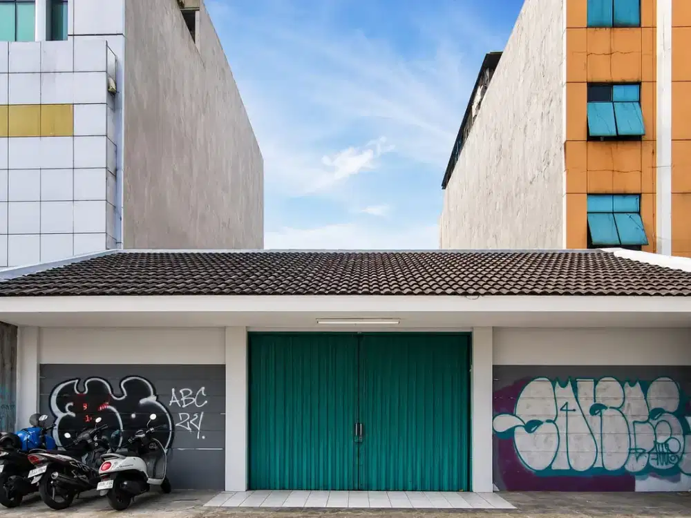 Gudang Strategis Pinggir Jalan Raya Gunung Sahari Jakarta Pusat – LT 319 m², Cocok untuk Gudang, Showroom & Kantor