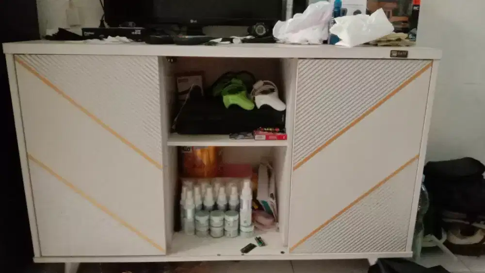 Meja minimalis ruang tv