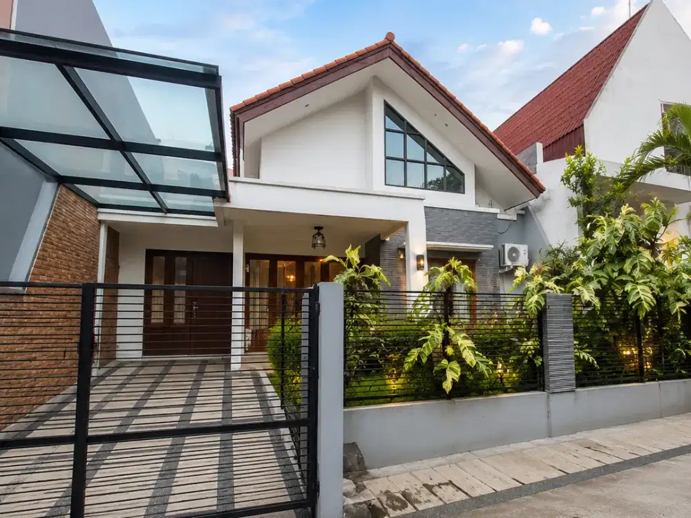 Rumah 3M-An di Lebak Bulus Dekat ke MRT 1 Lantai Hadap Selatan