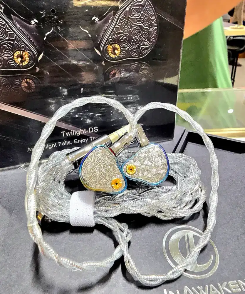 IEM INAWAKEN TWILIGHT DS MULUS LENGKAP