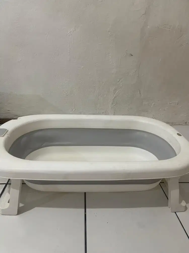 Bak mandi lipat merk Hugo