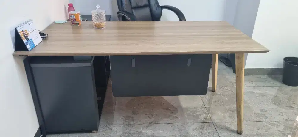 Meja kantor merk informa