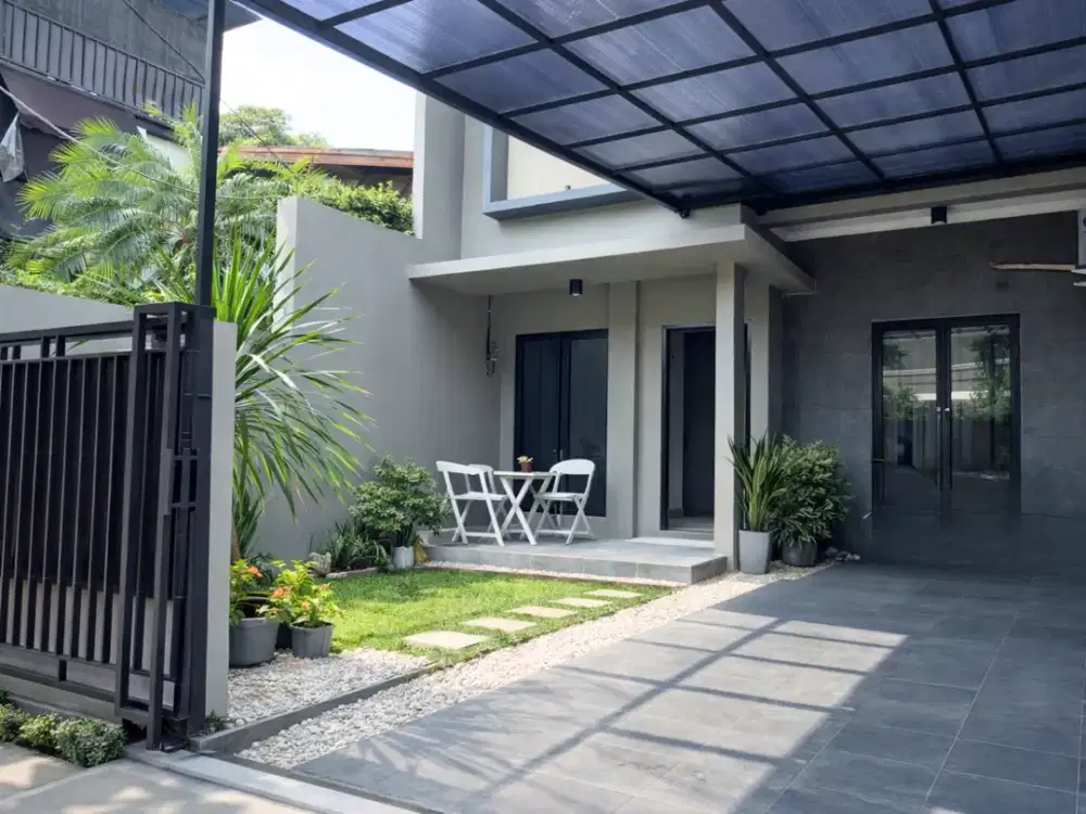 Rumah 2M-An di Cinere Dekat Living Plaza Halaman Belakang Luas