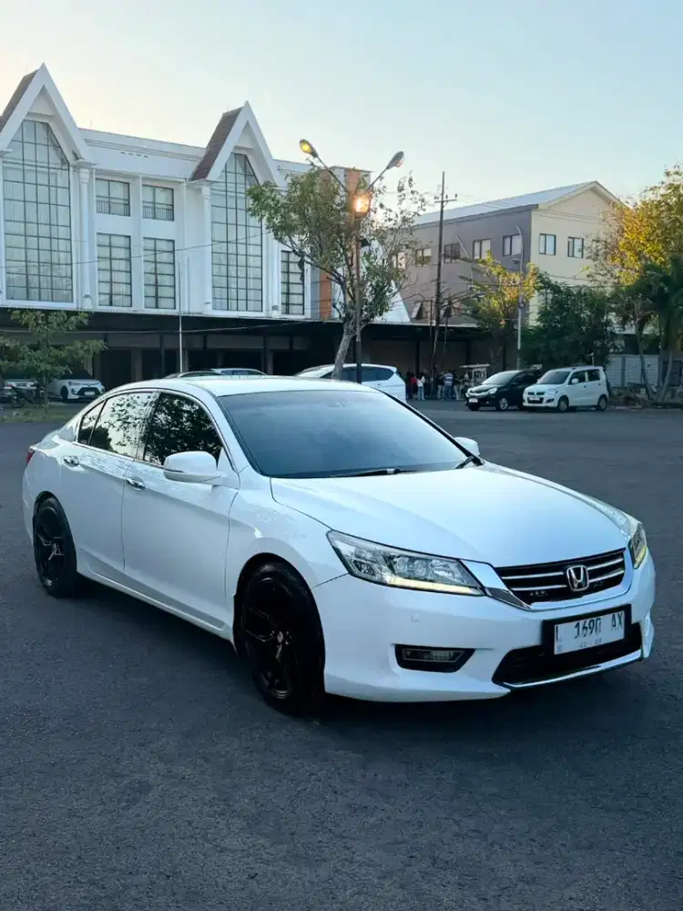 Accord VTiL 2013 Putih