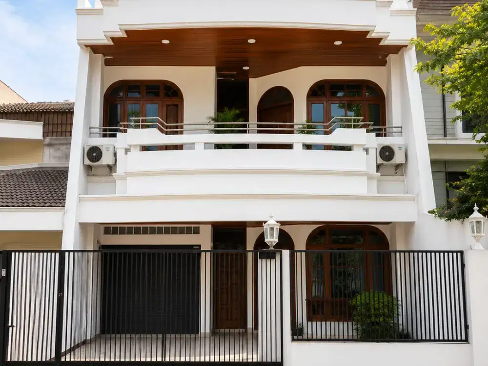 Dijual Rumah Premium Taman Aries Puri Indah Jakarta Barat SHM LT 200 m² LB 300 m² 4+1 KT Siap Huni