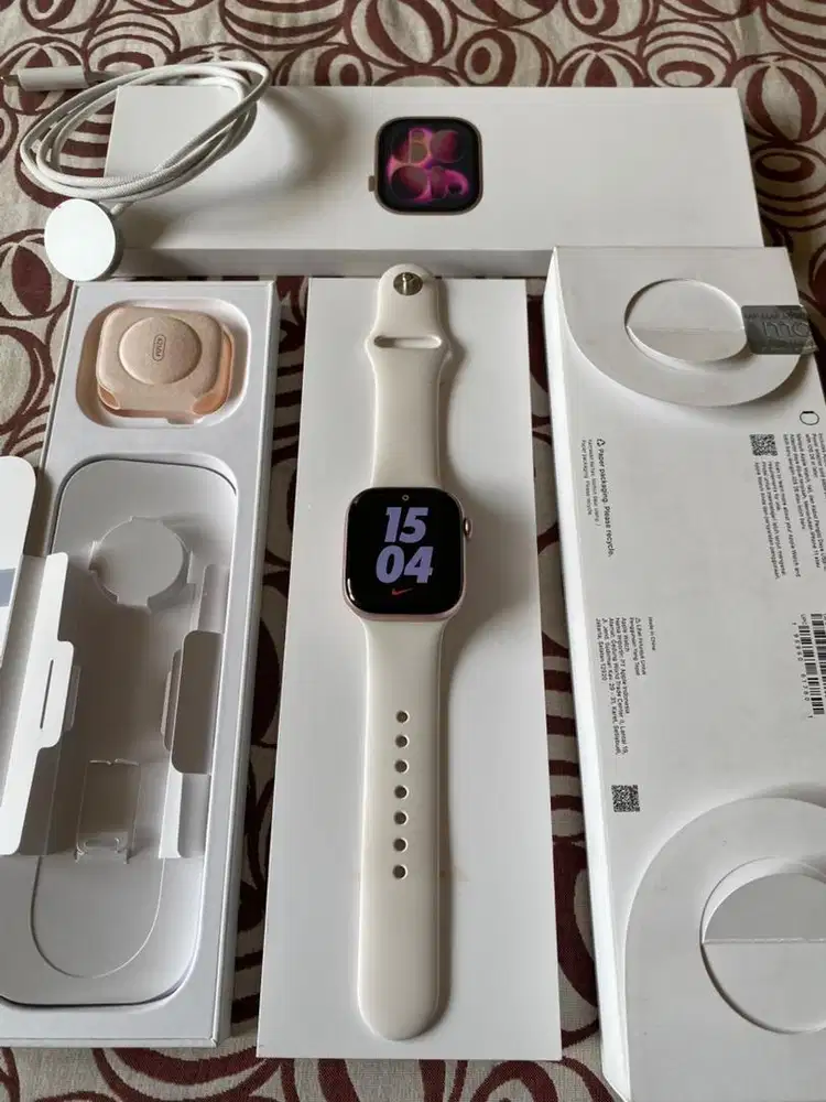 Apple Watch Series 11 42mm Rose Gold IBOX(GARANSI ON IBOX JUNI 2027)