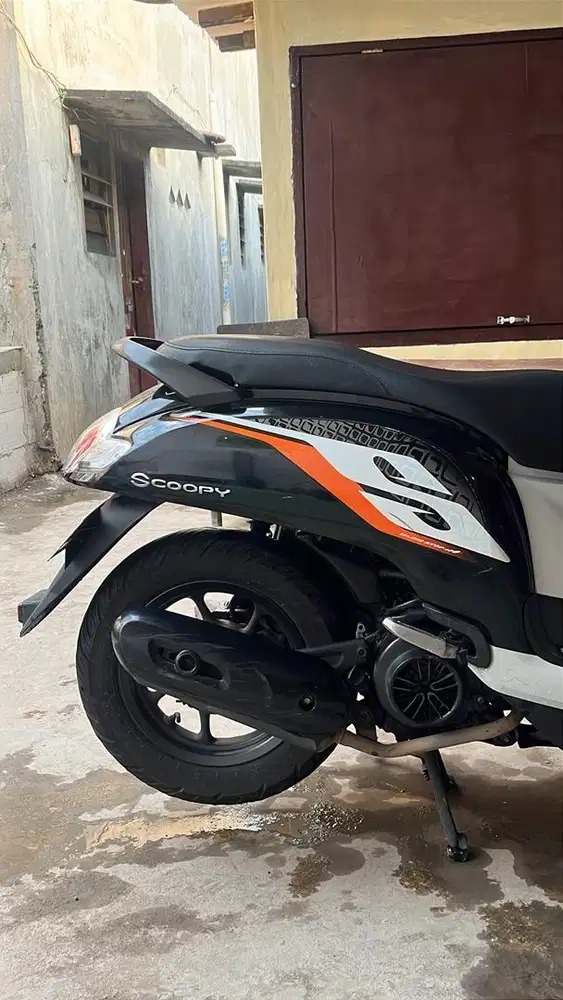 SCOOPY 2019 PUTIH