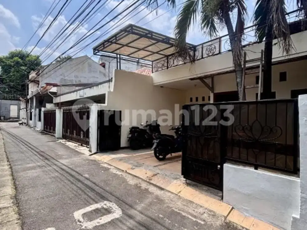 Rumah Lokasi Terbaik di Kelasnya Dekat Jalan 2 Mobil Dekat Taman