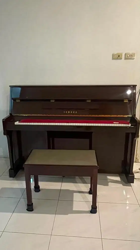 Yamaha Upright Piano LU-110 Brown Glossy – Jepang, Mulus Jarang Pakai