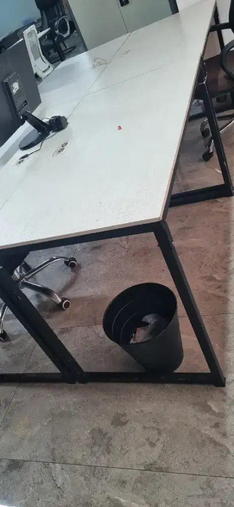Meja staf kantor kaki besi