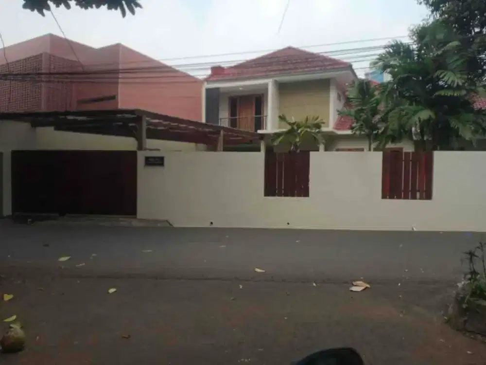 DIJUAL  RUMAH MEWAH DI JALAN JAYA MANDALA, MENTENG DALAM, TEBET