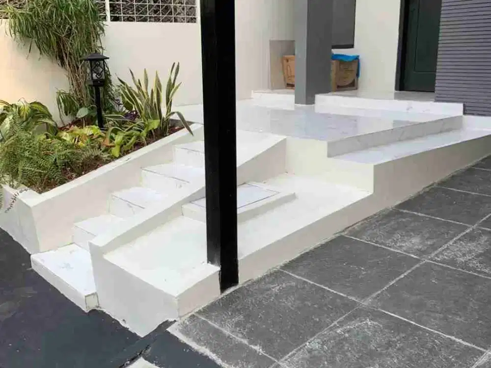 Dijual rumah baeu renov  1lt di Legenda Wisata