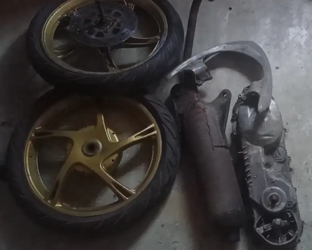 Ban + Velg + Knalpot + Tutup mesin copoton motor Mio