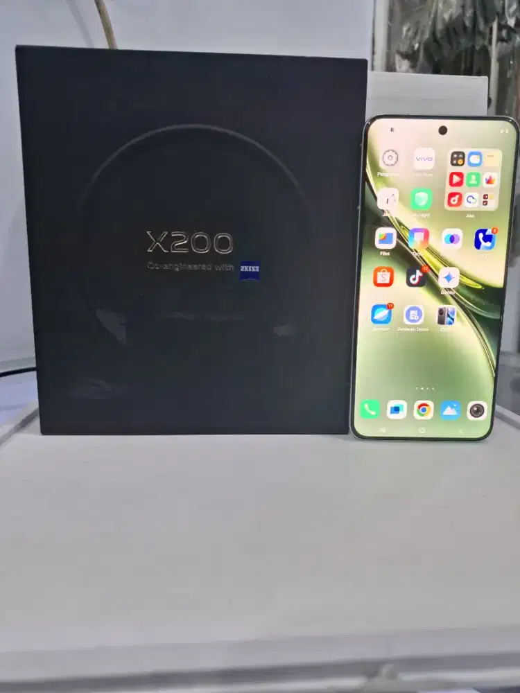 HP VIVO X200 12 / 256 GB SECOND