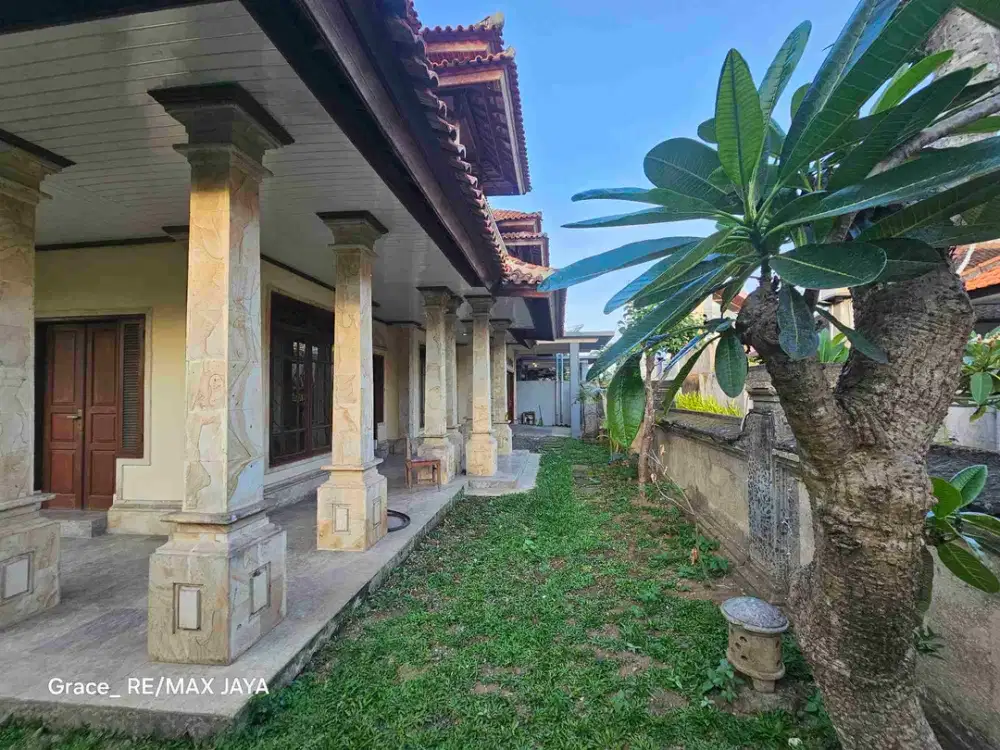 Rumah Besar Halaman Luas di Area Renon Denpasar