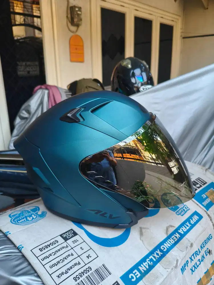 Preloved Helm Sepeda motor ALV Ultron Dark Teal size M