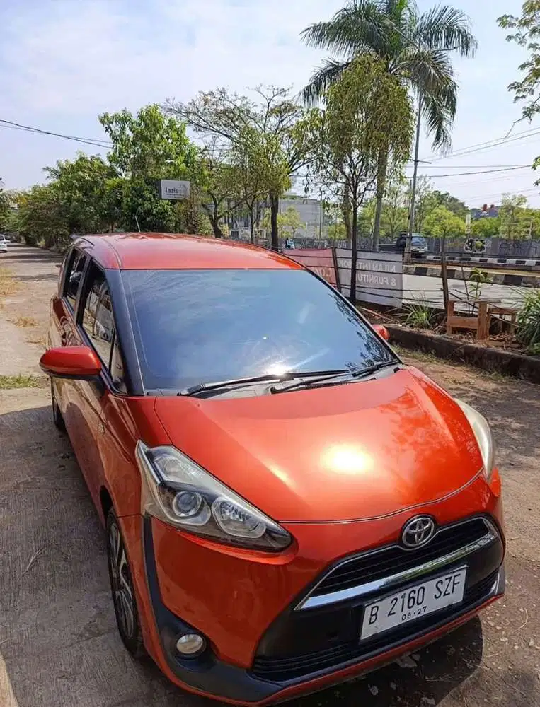 Toyota Sienta 2017 1.5 V AT