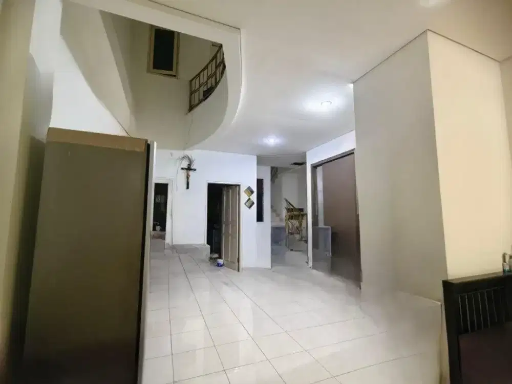 Rumah Siap Huni 2.5Lantai, Jln Besar, SHM , Murah, Bu,