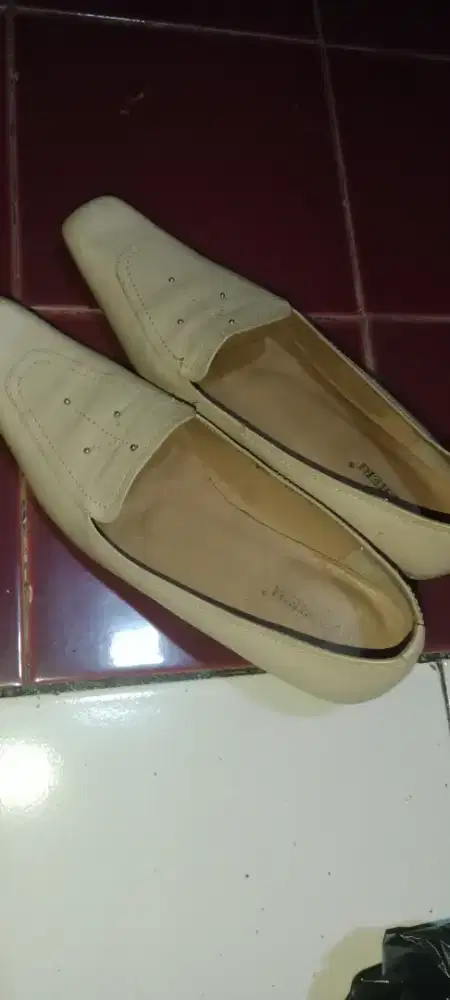 Sepatu kulit wanita Burberry orijinal no 39